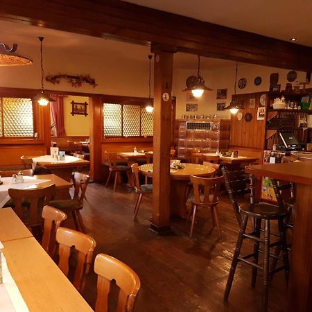 Landgasthof "Zur Linde" Irmelshausen エクステリア 写真