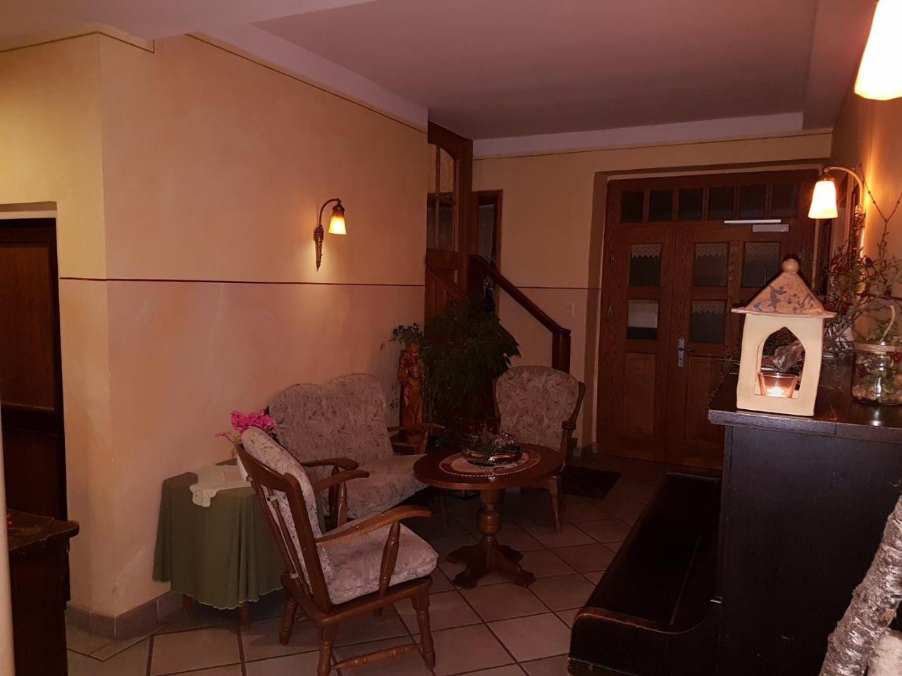 Landgasthof "Zur Linde" Irmelshausen エクステリア 写真
