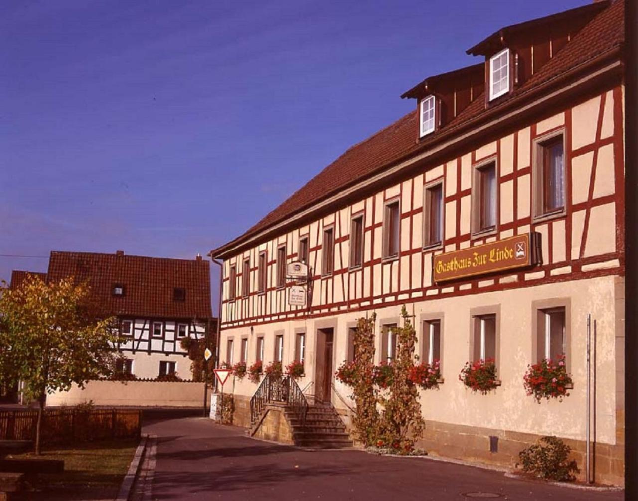 Landgasthof "Zur Linde" Irmelshausen エクステリア 写真