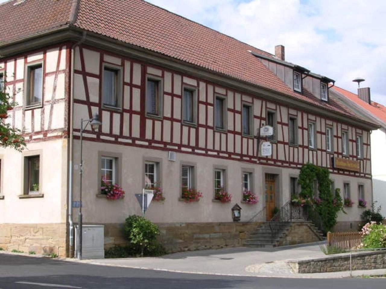 Landgasthof "Zur Linde" Irmelshausen エクステリア 写真